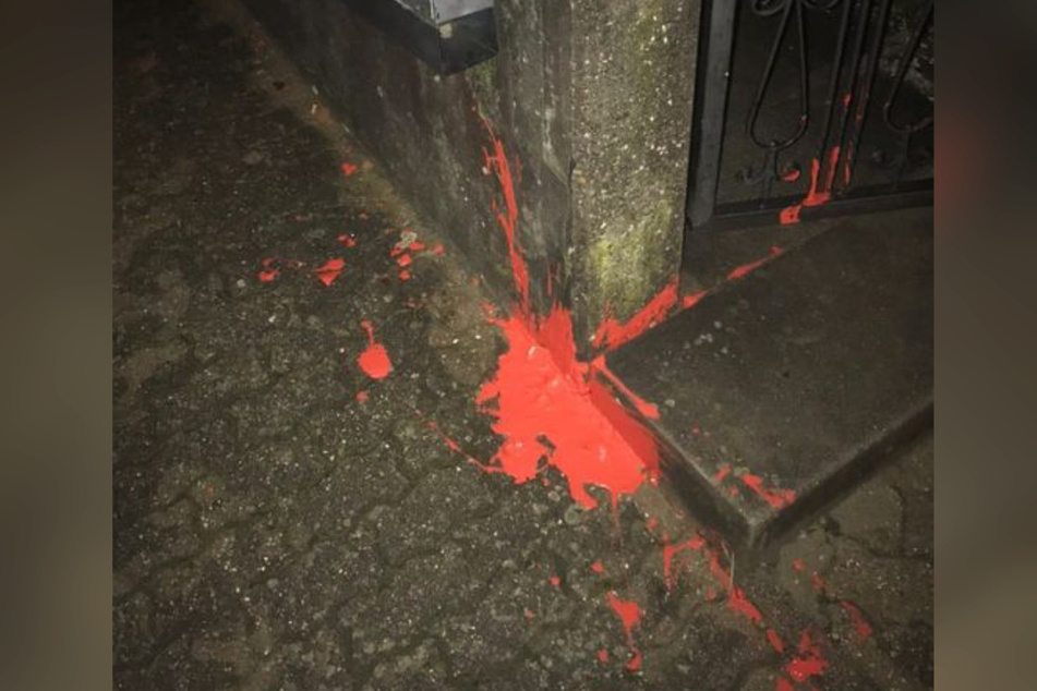 Dieses Foto der Farbsauerei postete der Politiker auf Facebook. (Screenshot)