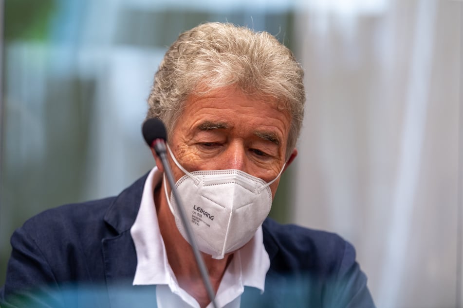 Thomas Pekny (69) wird nach seinem Freispruch vom Vorwurf des schweren sexuellen Missbrauchs Intendant der Komödie im Bayerischen Hof bleiben.