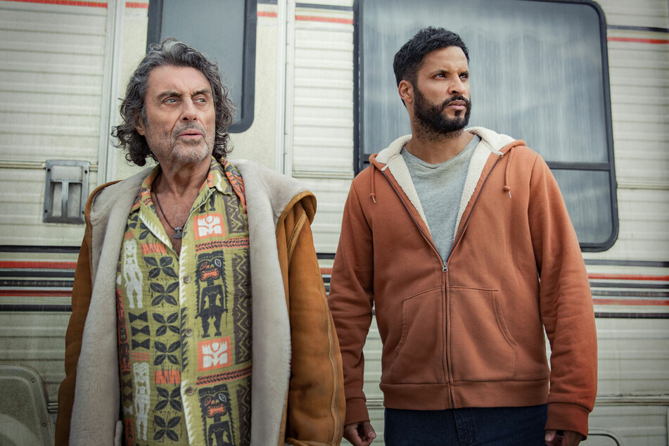 Nach drei Staffeln wurde "American Gods" mit Ian McShane (78, l.) als Mr. Wednesday und Ricky Whittle (39) als Shadow Moon abgesetzt.