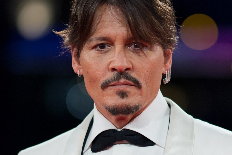 Johnny Depp has reportedly signed a $20-million men's fragrance deal with Dior.