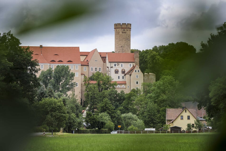Die Burg steht oberhalb des Flusses Wyhra in Gnandstein, einem Ortsteil der Stadt Frohburg, im Landkreis Leipzig. (Archiv)
