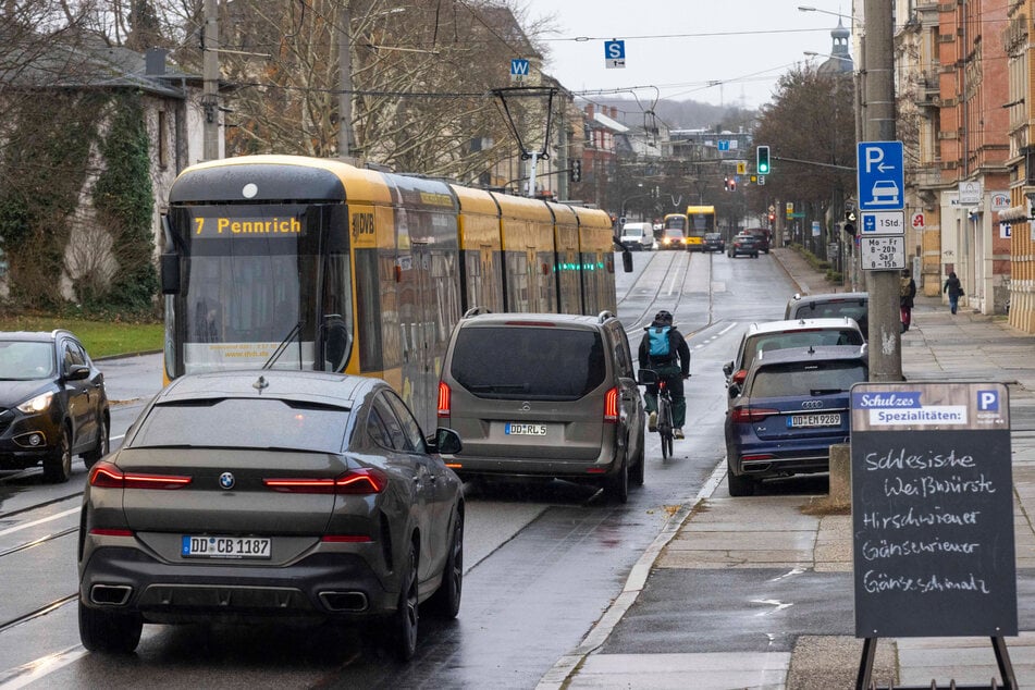 Nachdem der Verkehrsversuch beendet wurde, sieht es an der Kesselsdorfer Straße wieder so aus.