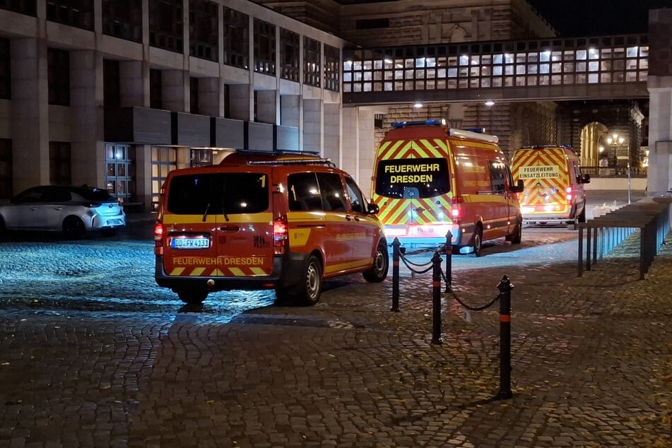Gegen 23.30 Uhr rückten die ersten Fahrzeuge wieder ab.