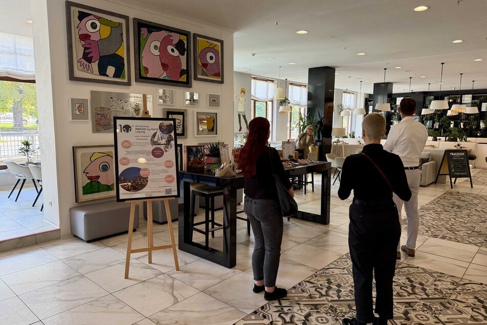 Im Hotel hängen zahlreiche Werke von Michael Fischer-Art (57), der für die Innengestaltung verantwortlich war.