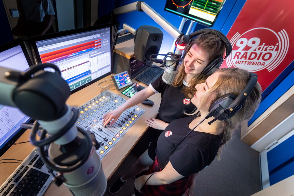 Im hauseigenen Radiosender "99drei" können die Studenten selbst auf Sendung gehen.