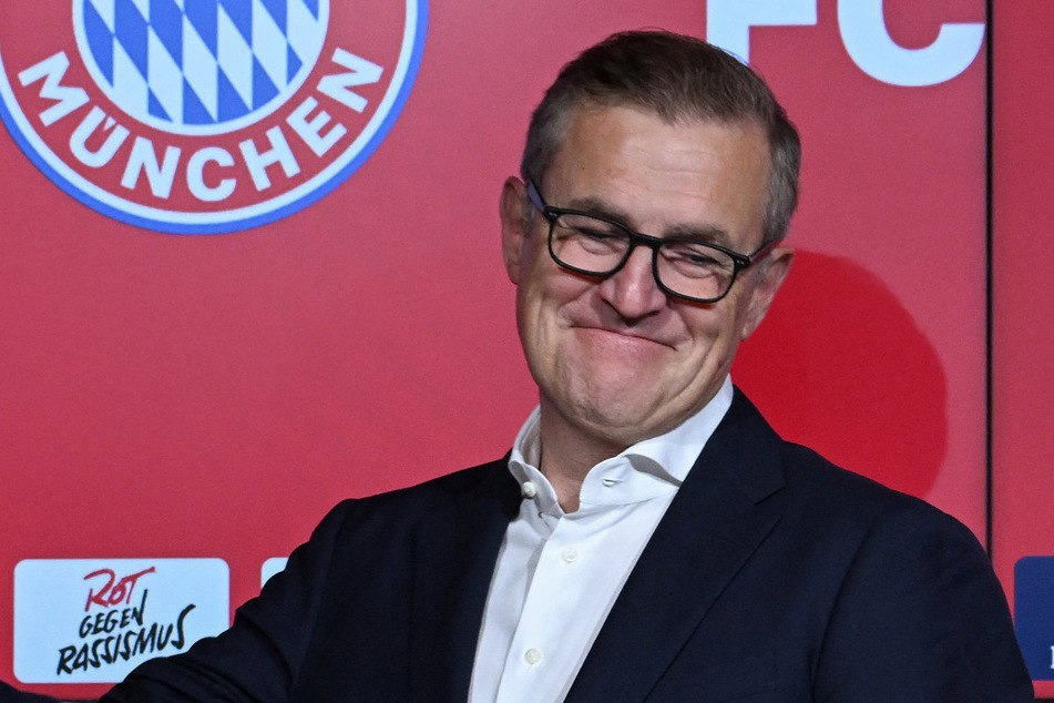 Schuld bei Vereinen? FC-Bayern-Chef Jan-Christian Dreesen (56) sieht den Grund für die hohe Belastung der Top-Spieler woanders.