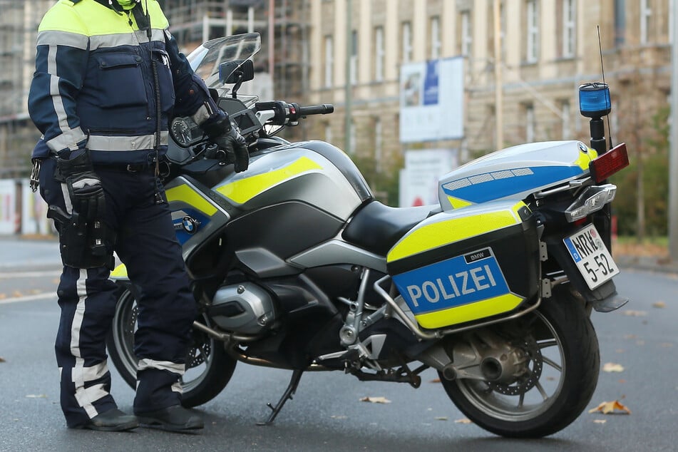 Der Motorradpolizist wurde bei dem Unfall schwer verletzt. (Symbolfoto)