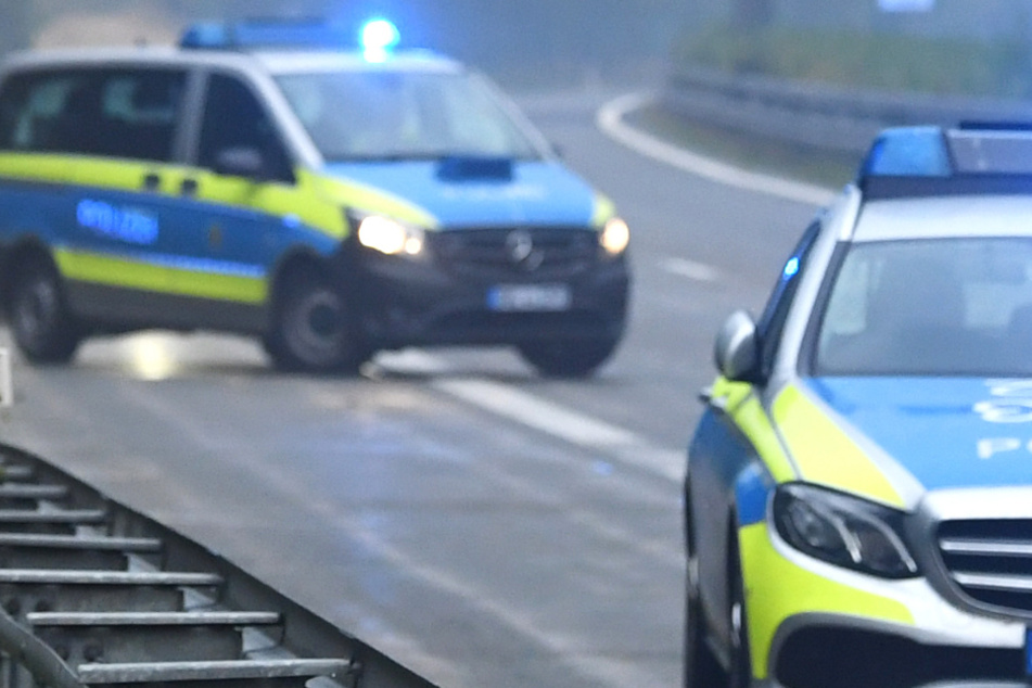 Die Polizei sucht im Zuge des Unfalls nach Zeugen. (Symbolbild)