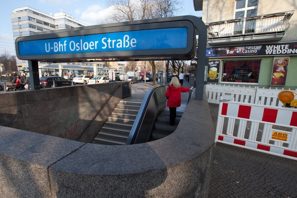 In der Nähe des Berliner U-Bahnhofs Osloer Straße brach eine Frau blutüberströmt zusammen. (Symbolbild)