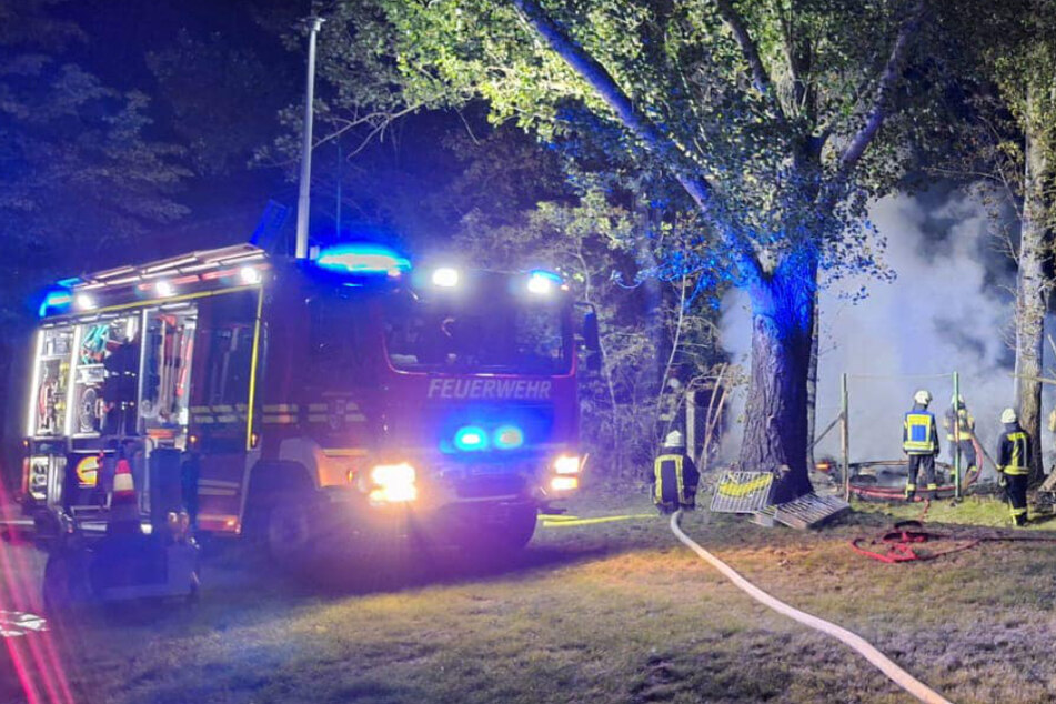 35 Einsatzkräfte verschiedener Feuerwehren rückten für die Löscharbeiten in Eggersdorf an.