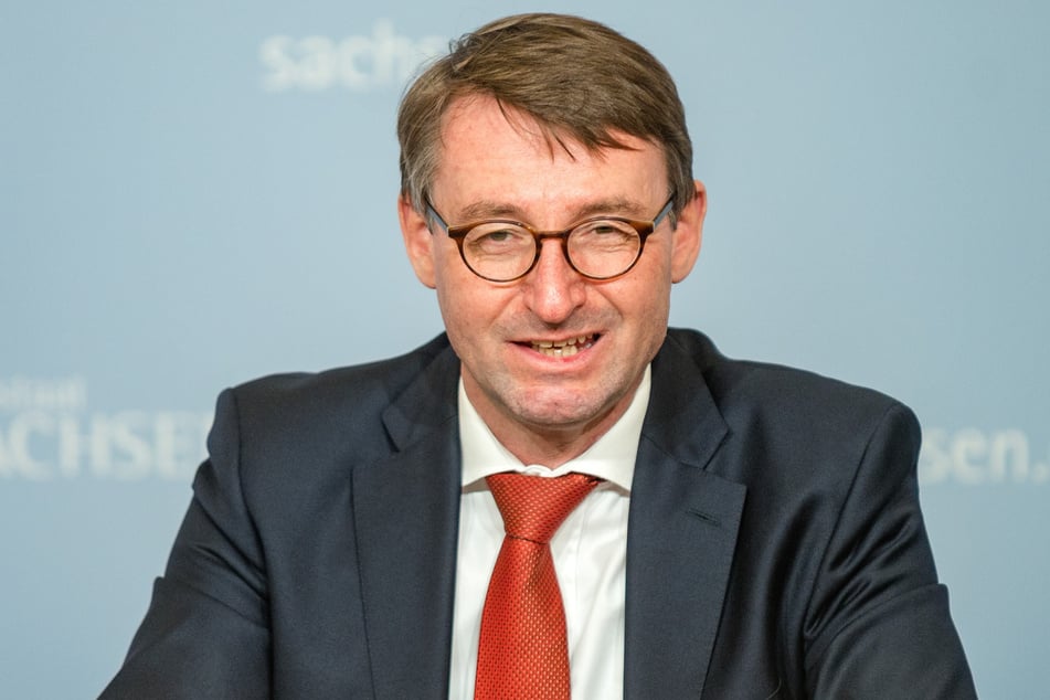 Ex-Minister Roland Wöller (51, CDU) muss auch nach der Entlassung nicht um seine Finanzen bangen.