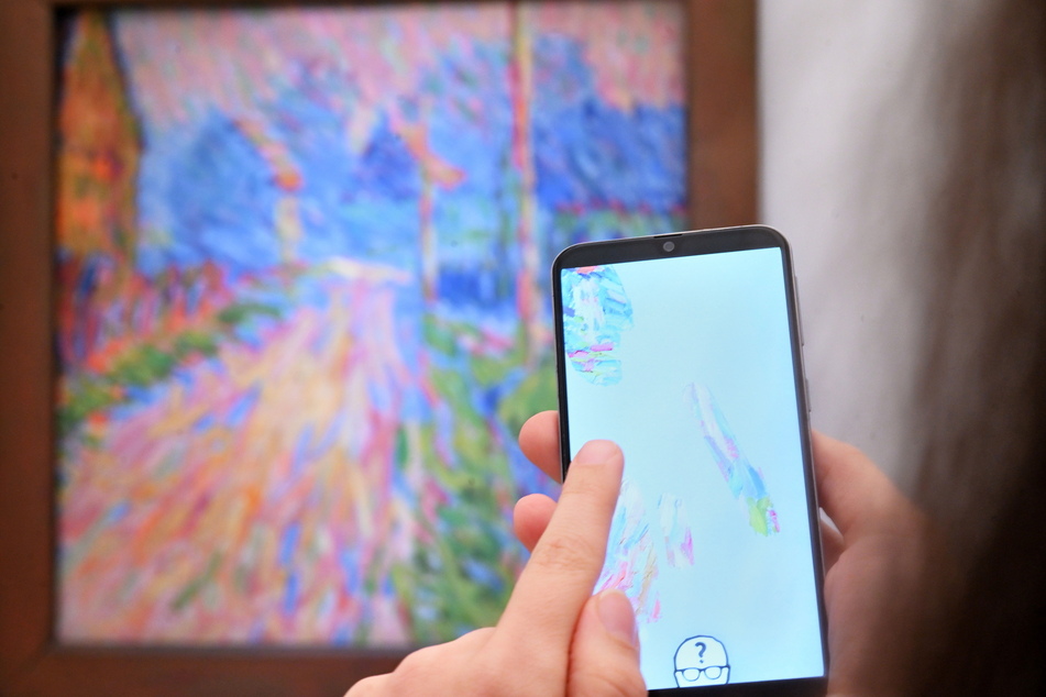 Hier wird der Finger zum Pinsel: Mit der App "Im Kopf von Karl Schmidt-Rottluff" können dessen Gemälde interaktiv bearbeitet werden.