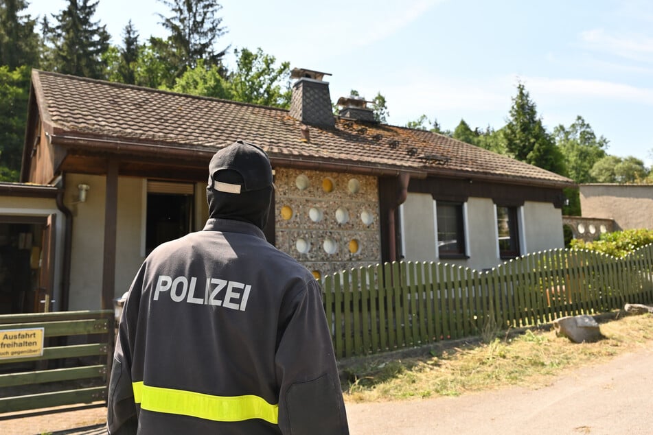 Ein Brandursachenermittler der Polizei hat die Ermittlungen aufgenommen.