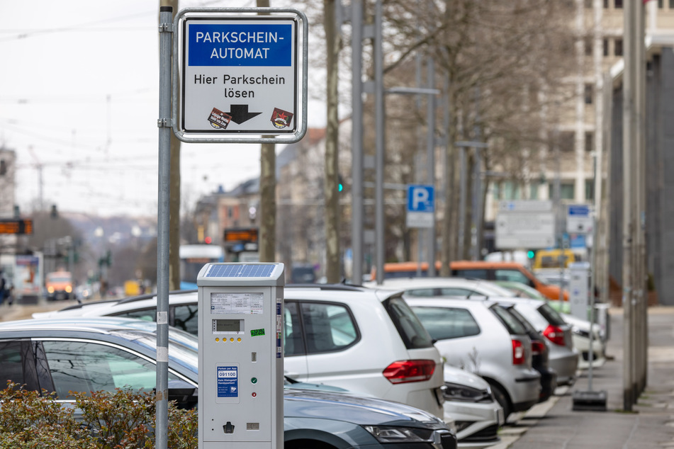 Künftig können Autofahrer in Chemnitz auch nachts Parktickets an den Automaten kaufen.