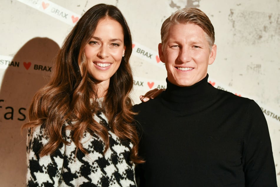 Bastian Schweinsteiger (40) und Ana Ivanović (37) haben ihren gemeinsamen Werbe-Deal mit der Firma "Brax" verloren.