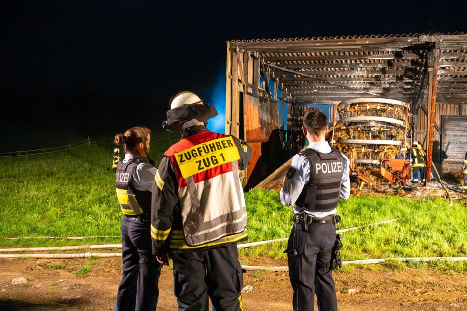 Um die Brandursache zu ermitteln, hat die Polizei den Einsatzort vorübergehend beschlagnahmt.