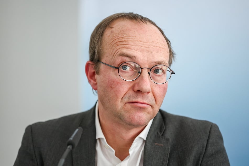 Sachsens Umweltminister Wolfram Günther (50, Grüne). Das LfULG ist seinem Ministerium unterstellt.