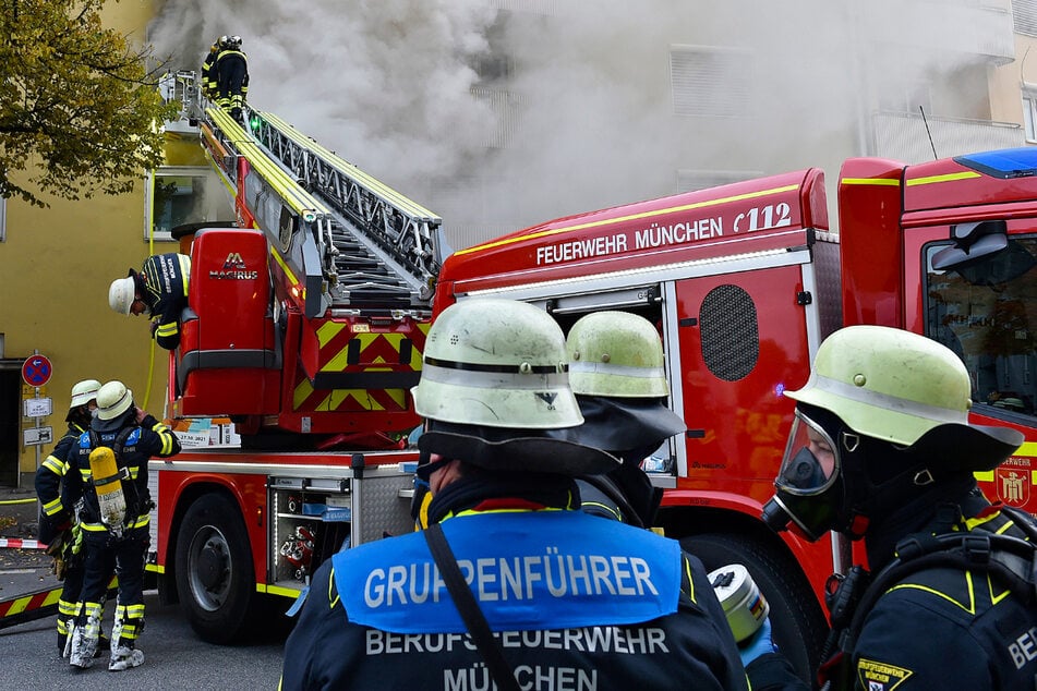 München: Feuerwehr im Großeinsatz: Mann nach Brand in Schwabing gestorben