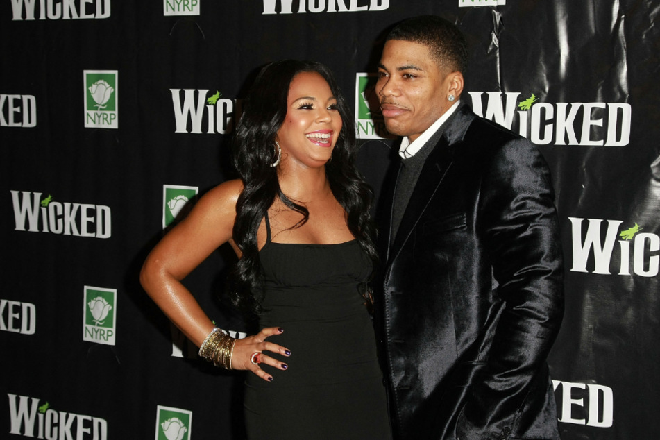 Nelly (48, r.) und Ashanti (42) 2008 bei einer Jubiläums-Aufführung des Musicals "Wicked" am Broadway. (Archivfoto)