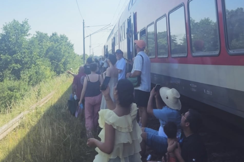 Hitze-Blog für Berlin: Hauptstadt knackt Rekord, 400 Fahrgäste in Schwitze-ICE gefangen