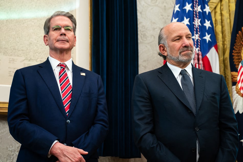 A letter to US Treasury Secretary Scott Bessent (l.) and Commerce Secretary Howard Lutnick calls on the Trump administration to boost supplies of memory chips.