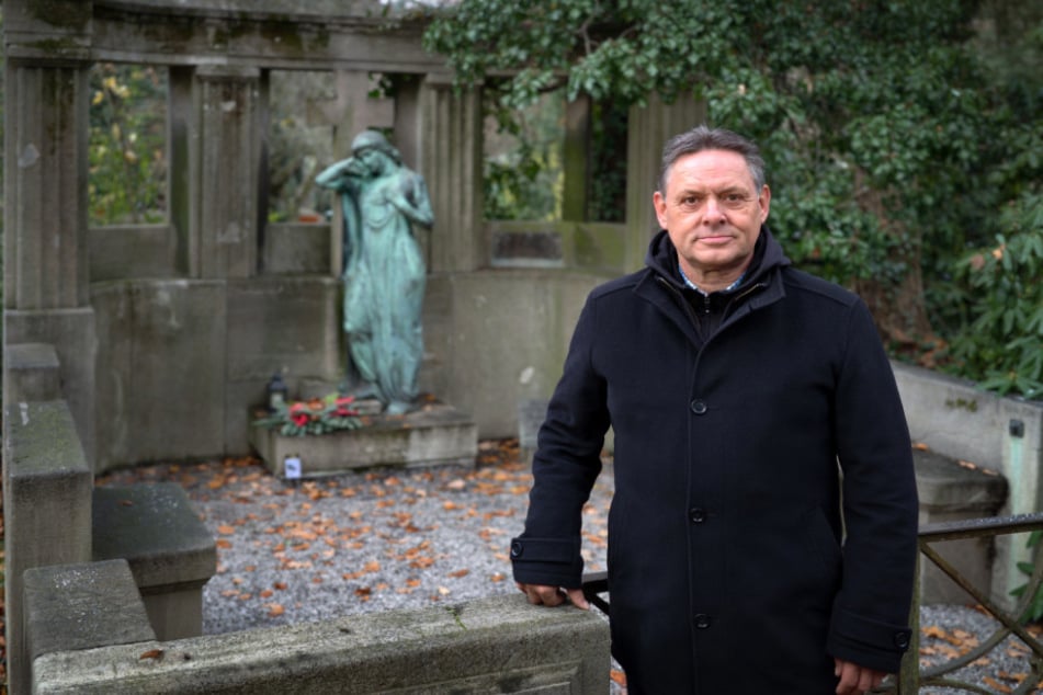 Stephan Lippmann (62) hat seit zwölf Jahren die Patenschaft für das historische Familiengrab übernommen.