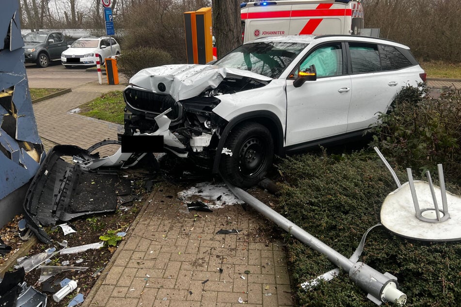 Der Fahrer des Skoda wurde bei dem Unfall verletzt.