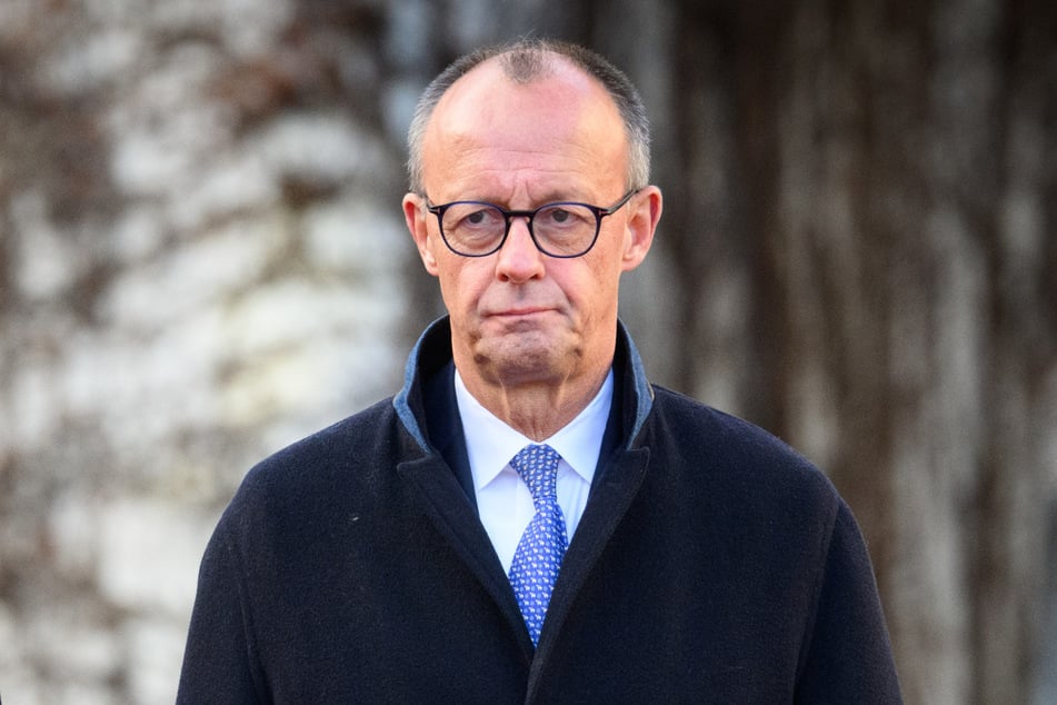 Kanzler Merz (70, CDU) hält an der Abstimmung fest.