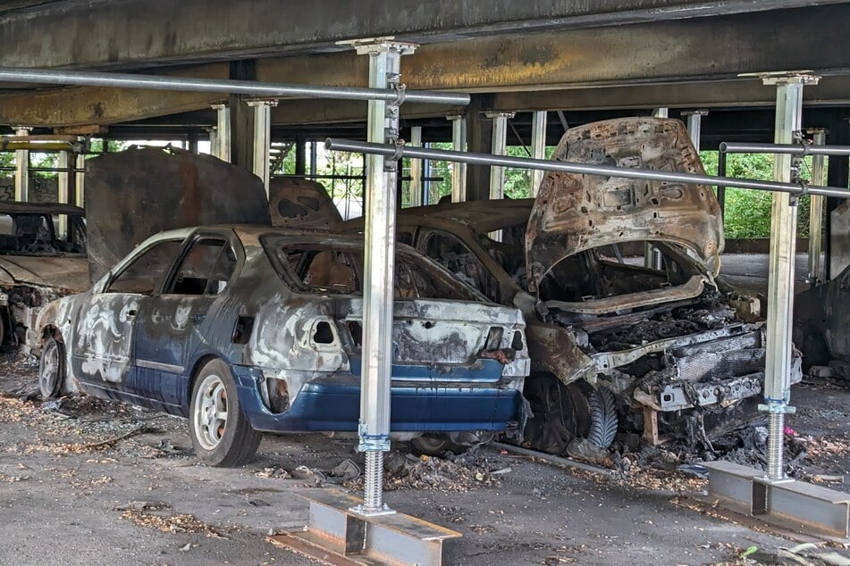 Die Autos waren nicht mehr zu retten.