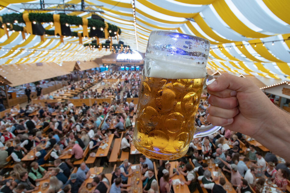 Feiern mit einem Bier? Volksfeste, Festivals, Musikevents? Alles ist bis Ende August abgesagt - und das nicht nur im Freistaat Bayern.