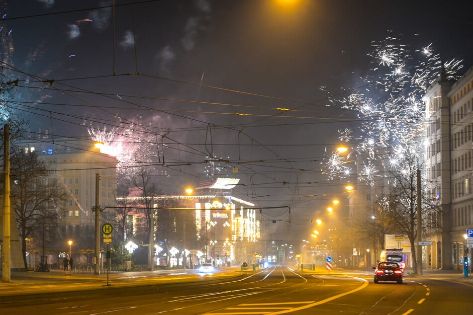 Trotz Bitte um Verzicht auf Raketen und Böller an Silvester in Magdeburg wurden Raketen und Pyroeffekte gezündet.