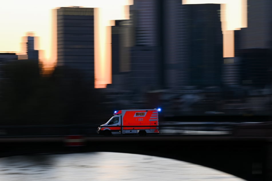 Zehn Prozent ihrer Einsätze in Frankfurt seien mit Aggressionen der Patienten oder ihrer Angehörigen verbunden, sagt Fraz Ahmad. (Symbolbild)