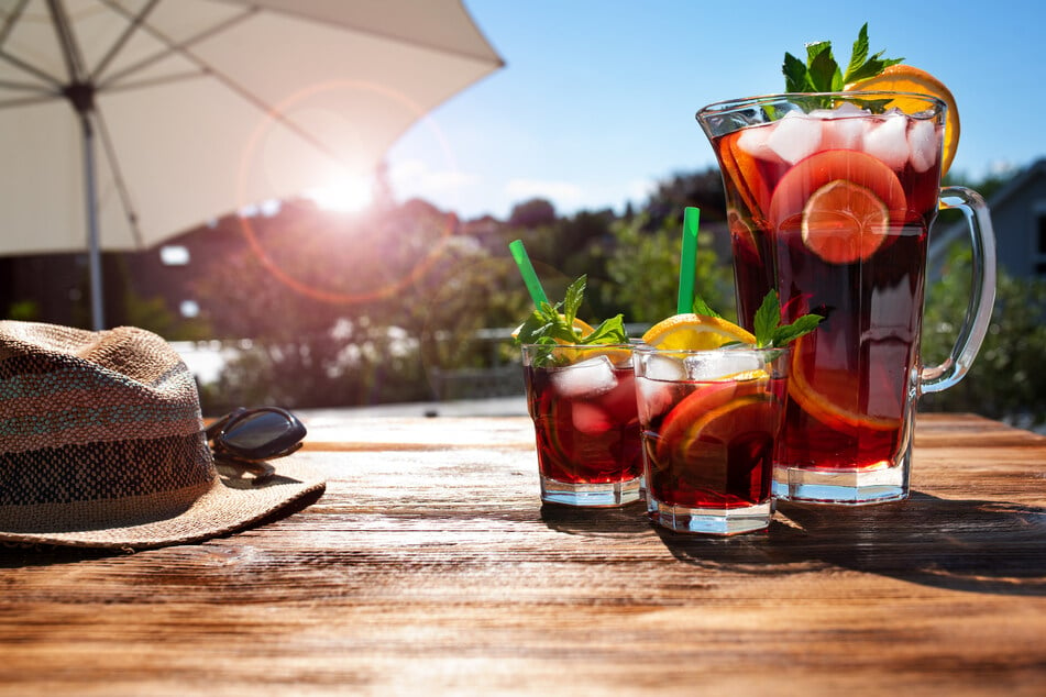 Im beliebtesten Sommergetränk in Spanien darf etwas nicht fehlen: Eis!