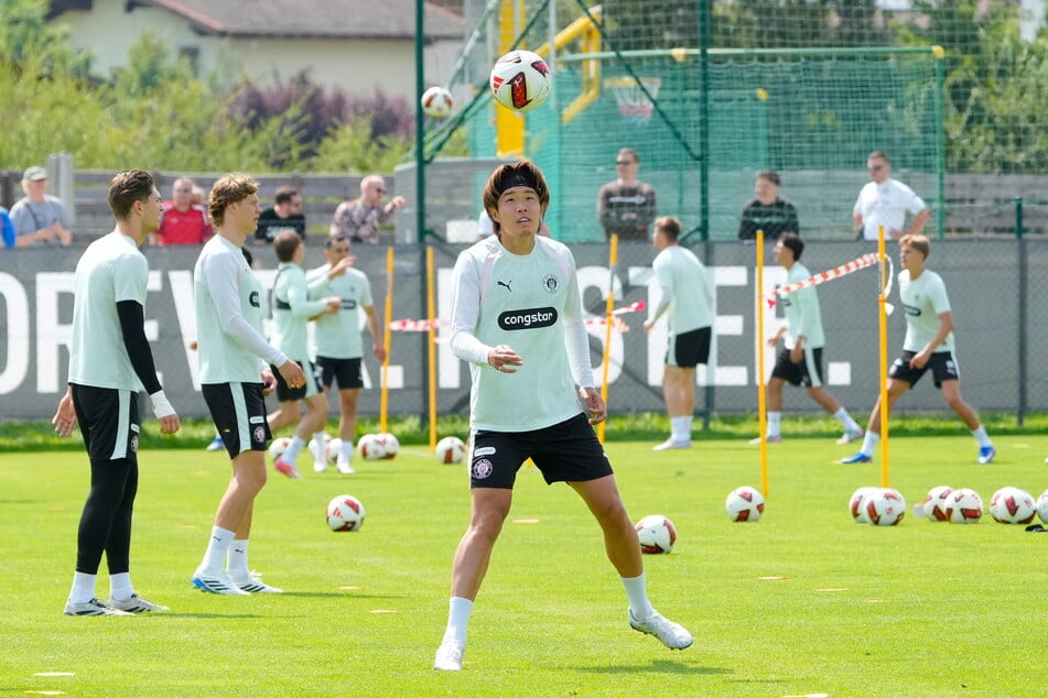 Die Kiezkicker durften bei der Trainingseinheit am Montag eine Runde Fußball-Tennis spielen.