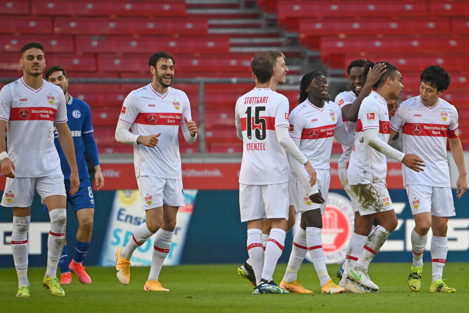 Die VfB-Profis feiern Daniel Didavi.