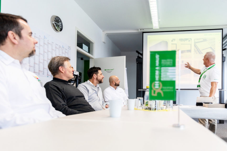 Mit Eigeninitiative kannst Du bei HEIM & HAUS richtig gut verdienen. Der erste Schritt: Deine Bewerbung!