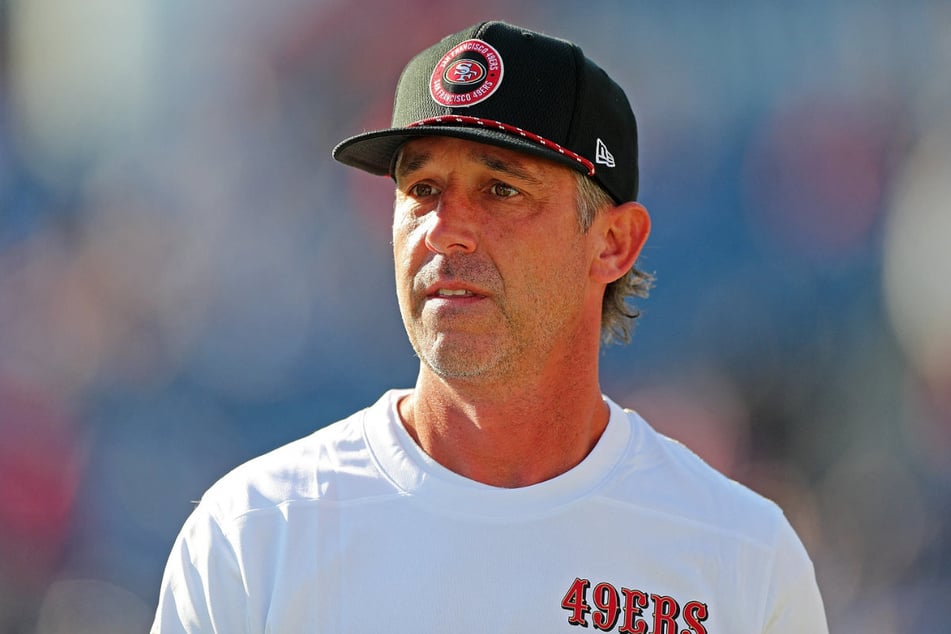 Wie US-Medien berichten, musste der langjährige Coach der San Francisco 49ers, Kyle Shanahan (46), nach einem schweren Unfall mit über 40 Stichen im Gesicht genährt werden.