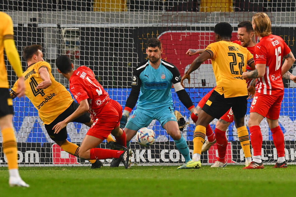 So richtig gefährlich wurde es vor dem Zwickauer Gehäuse um Keeper Johannes Brinkies (29) nur selten.