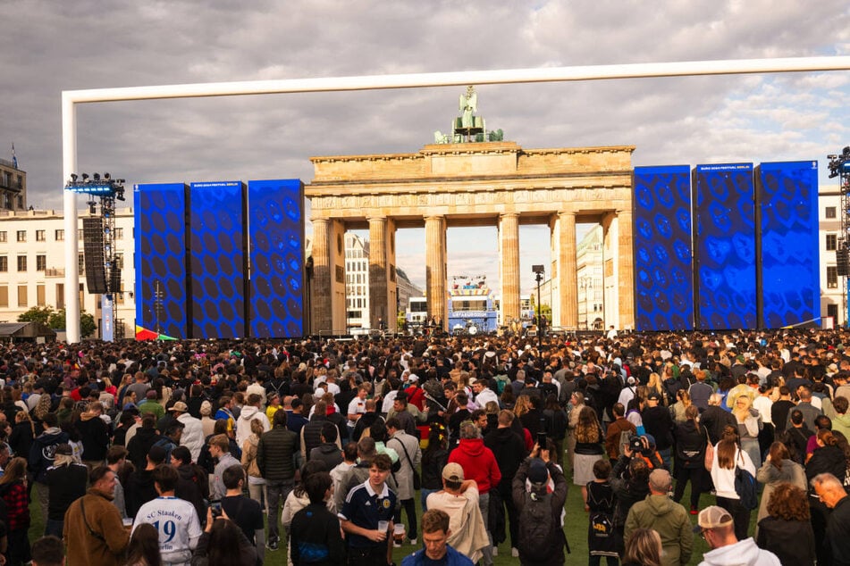 Berliner Fanmeile eröffnet: Das müsst Ihr beim Besuch beachten