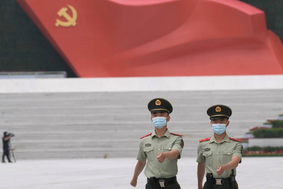Laut der Organisation "Safeguard Defenders" unterhält China mehr als 50 illegale Polizeibüros im Ausland. (Symbolbild)