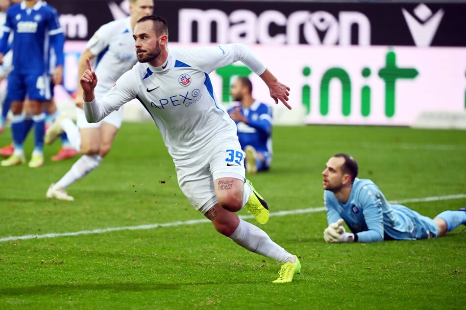 Für Hansa erzielte Pascal Breier (vorn) fünf Treffer in 18 Zweitliga-Partien, in seinen insgesamt 281 Partien in der 3. Liga knipste er 60 Mal. (Archivfoto)