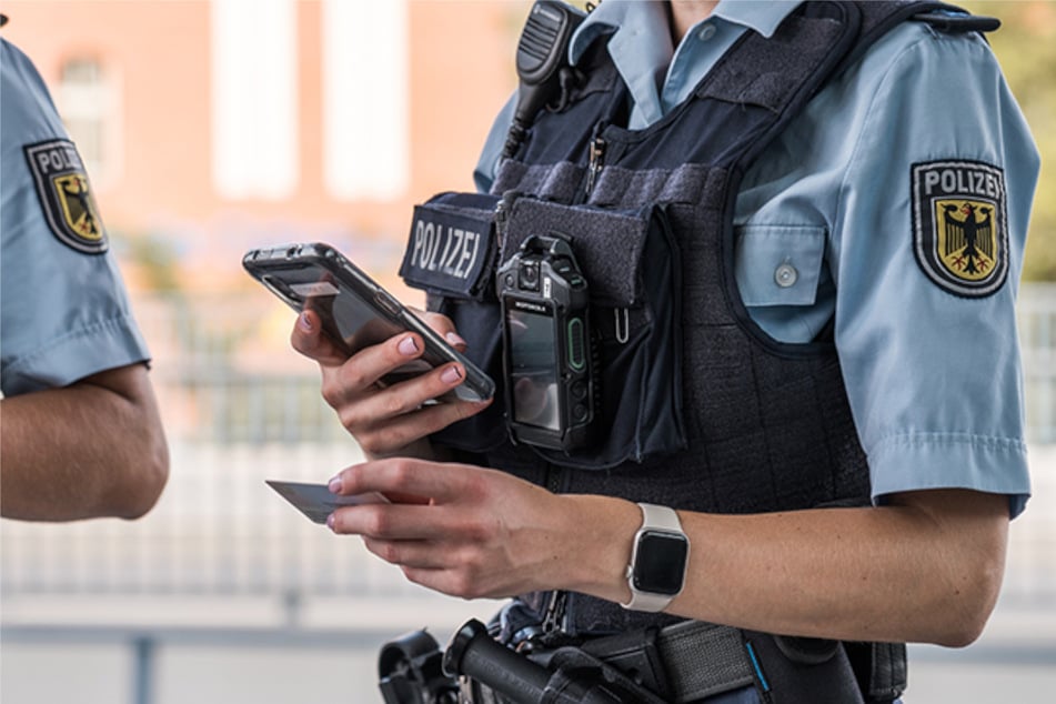Die Bundespolizei will die Aufnahmen der Frau als Beweismittel auswerten. (Symbolbild)