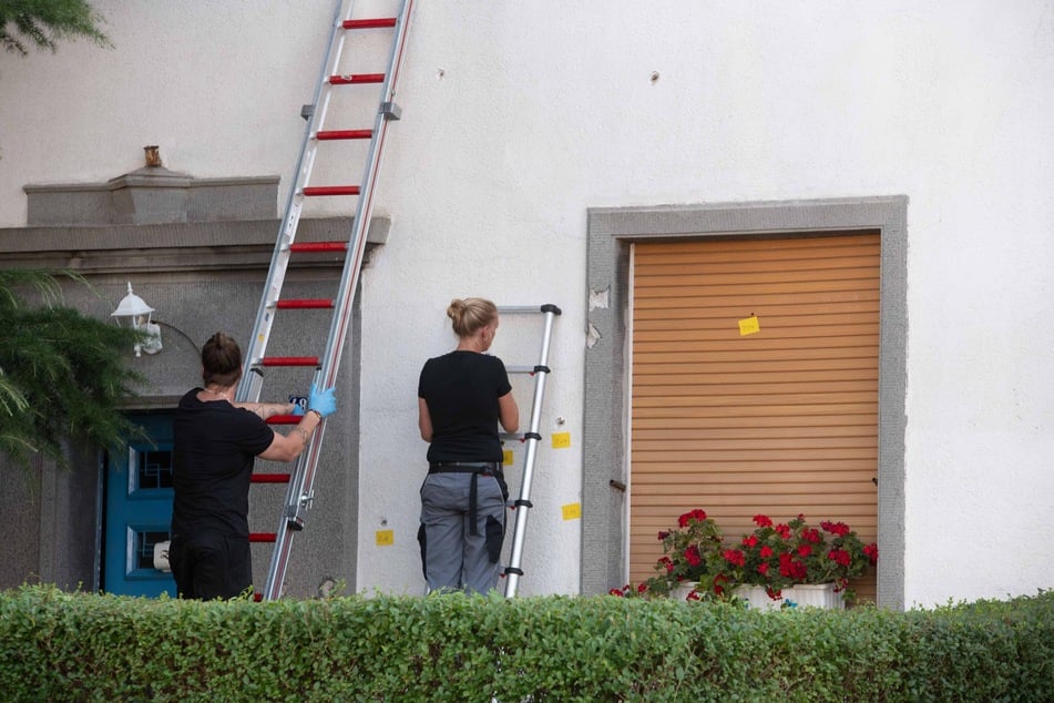 Schüsse auf Mehrfamilienhaus in Köln: Polizei sucht Zeugen