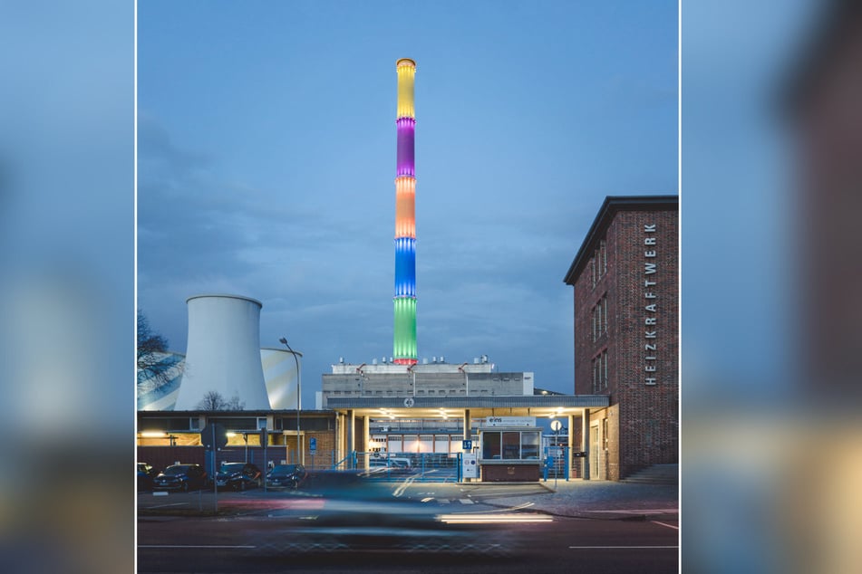 Die bunte Esse ist eines der Wahrzeichen von Chemnitz.