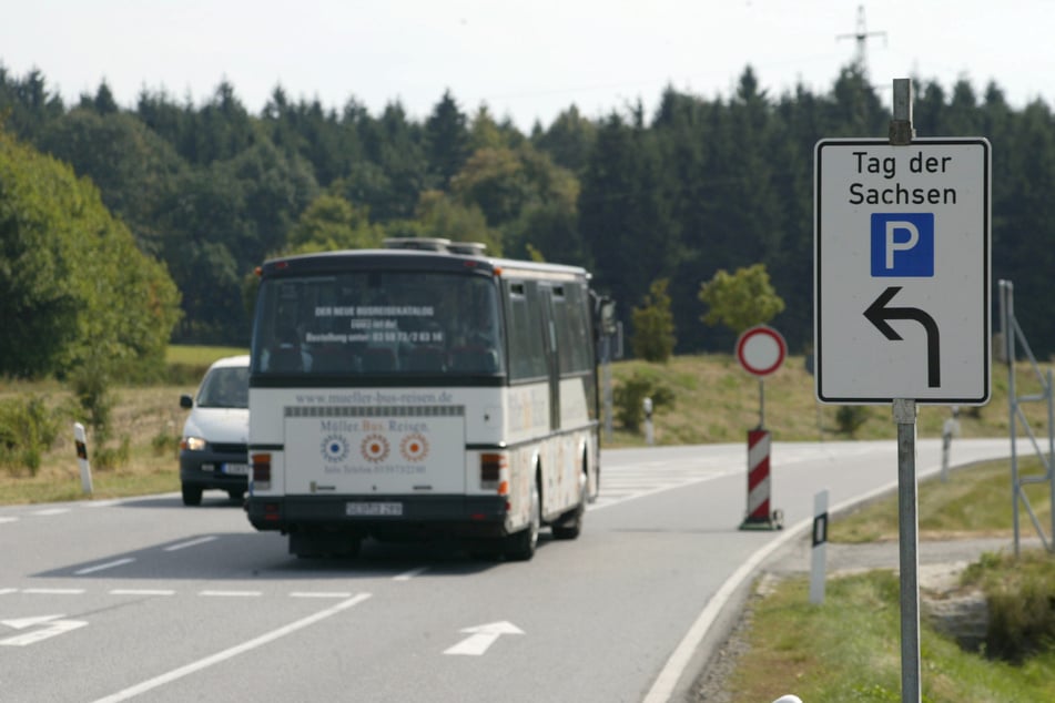 Die Stadt hat insgesamt drei Großraumparkplätze ausgeschildert. Von dort starten Shuttles in die Stadt.