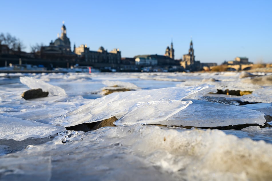 Vielerorts soll es wieder glatt und eisig werden. (Symbolfoto)
