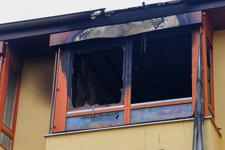 In einem Zimmer einer Pflegeeinrichtung in Lübbenau (Oberspreewald-Lausitz) brach am Freitag Feuer aus.