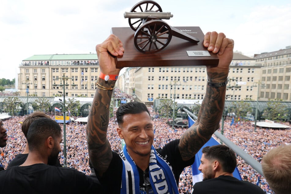 HSV-Torjäger Davie Selke (30) trifft direkt im ersten Spiel seines neuen Vereins.