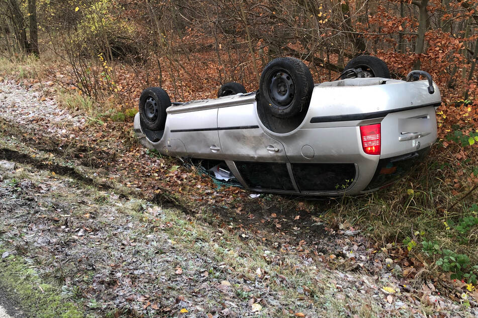 Der Wagen landete auf dem Dach.