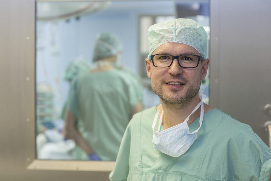 Professor Doktor Martin Lacher hat als Chef der Kinderchirurgie schon viele junge Patienten auf dem OP-Tisch gehabt, die ohne Helm auf dem Fahrrad unterwegs gewesen waren.